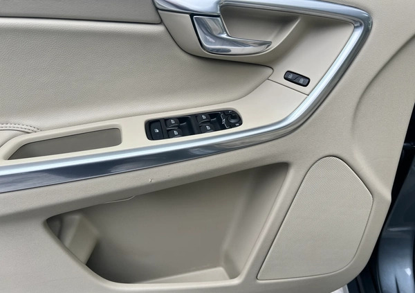 Volvo XC 60 cena 78900 przebieg: 145000, rok produkcji 2016 z Wąbrzeźno małe 254
